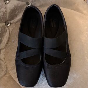 Clarks Women's Black Sillian Bella MaryJane Cross-Band Flats